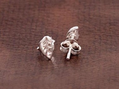 925 Sterling Silver Tiny Leaf Stud Earrings 3.5x7mm.