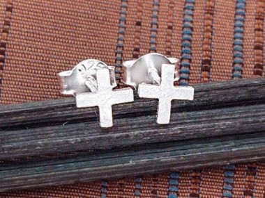 925 Sterling Silver Brushed Cross Stud Earrings 5 mm.