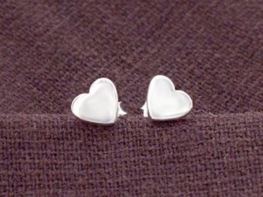 1 pair of 925 Sterling Silver Heart Stud Earrings 6 mm. , minimalist earrings, Polish Finished.