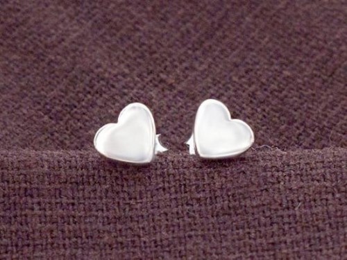 1 pair of 925 Sterling Silver Heart Stud Earrings 6 mm. , minimalist earrings, Polish Finished.