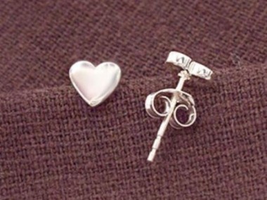 925 Sterling Silver Heart Stud Earrings 6 mm.