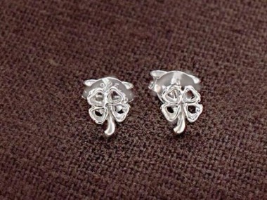 925 Sterling Silver Tiny Four Leaf Clover Stud Earrings 4x6mm.