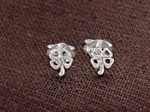 1 pair of 925 Sterling Silver Tiny Four Leaf Clover Stud Earrings 4x6mm. , Polish Finished .