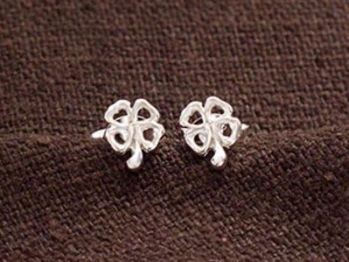 1 pair of 925 Sterling Silver Tiny Four Leaf Clover Stud Earrings 4x6mm. , Polish Finished .