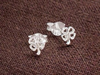 925 Sterling Silver Tiny Four Leaf Clover Stud Earrings 4x6mm.