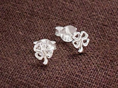 1 pair of 925 Sterling Silver Tiny Four Leaf Clover Stud Earrings 4x6mm. , Polish Finished .