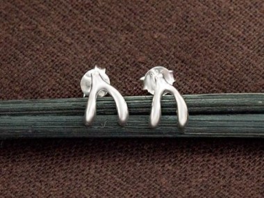 925 Sterling Silver Wishbone Stud Earrings 6x8mm.