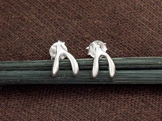 1 pair of 925 Sterling Silver Wishbone Stud Earrings 6x8mm. Polish Finished.