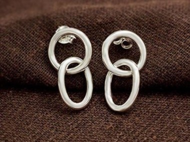 925 Sterling Silver Interlocking Circular and Oval Stud Earrings