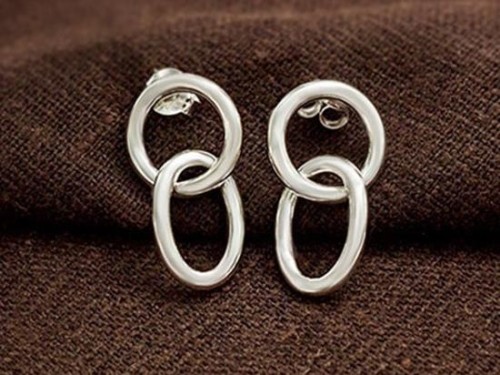 1 pair of 925 Sterling Silver Interlocking Circular and Oval Stud Earrings. Polish Finished