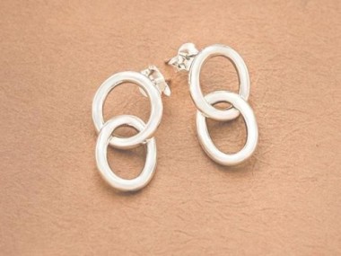 925 Sterling Silver Interlocking Circular and Oval Stud Earrings