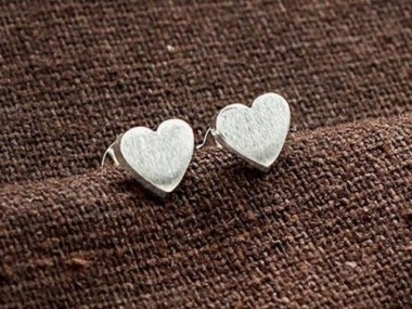 925 Sterling Silver Brushed Heart Stud Earrings 6 mm.