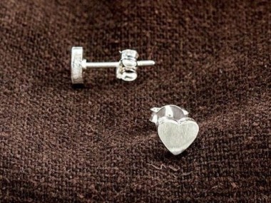 925 Sterling Silver Brushed Heart Stud Earrings 6 mm.