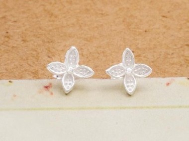 925 Sterling Silver Flower Stud Earrings 8mm.