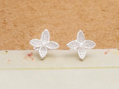 1 pair of 925 Sterling Silver Flower Stud Earrings 8mm.