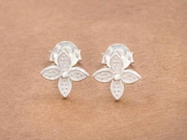 925 Sterling Silver Flower Stud Earrings 8mm.