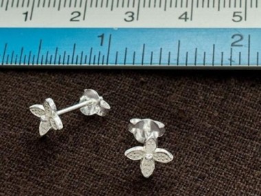 925 Sterling Silver Flower Stud Earrings 8mm.