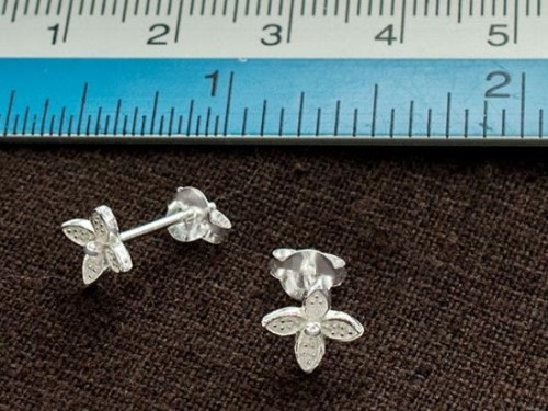 1 pair of 925 Sterling Silver Flower Stud Earrings 8mm.