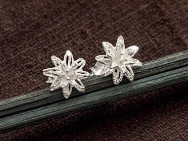 925 Sterling Silver Flower Stud Earrings 9mm.