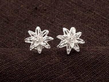 925 Sterling Silver Flower Stud Earrings 9mm.