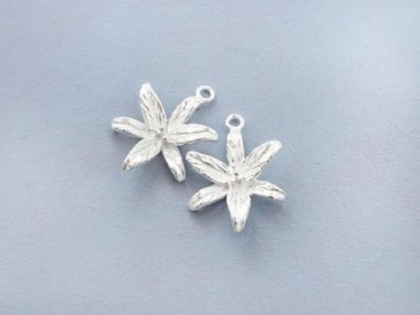 925 Sterling Silver Lily Flower Pendants 15x17mm.