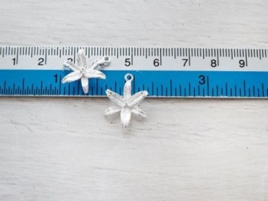 925 Sterling Silver Lily Flower Pendants 15x17mm.