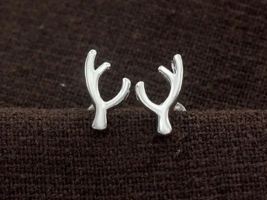 1 pair of 925 Sterling Silver Deer Antler Stud Earrings 5x11mm.