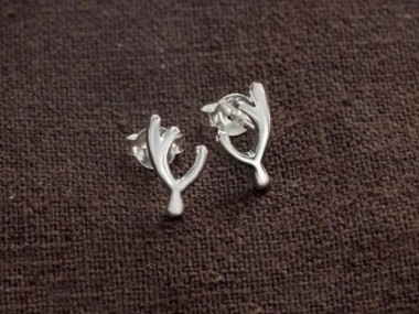 925 Sterling Silver Deer Antler Stud Earrings 5x11mm.