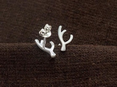 925 Sterling Silver Deer Antler Stud Earrings 5x11mm.