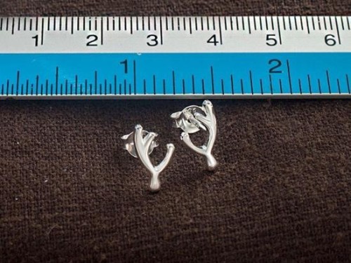 1 pair of 925 Sterling Silver Deer Antler Stud Earrings 5x11mm.