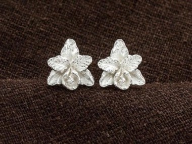 1 pair of 925 Sterling Silver Orchid Stud Earrings 10x11mm.