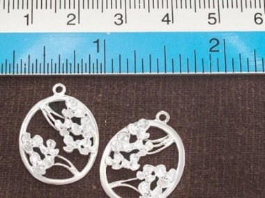 925 Sterling Silver Oval Flower Branch Pendants 16x20mm.