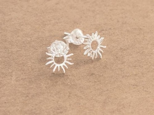 1 pair of 925 Sterling Silver Tiny Sun Stud Earrings 7mm, Polish finish