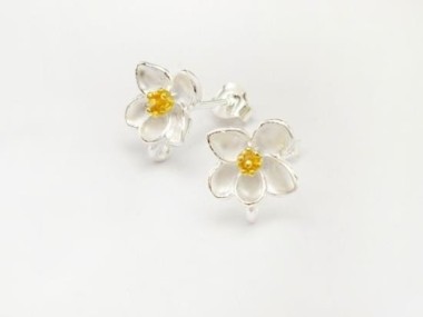 925 Sterling Silver Orchid Stud Earrings, Post Findings, Gold plated pollen 9x10 mm.