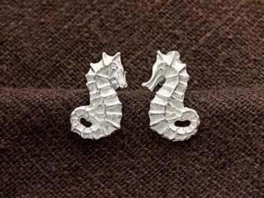 925 Sterling Silver Seahorse Stud Earrings 7x13mm.