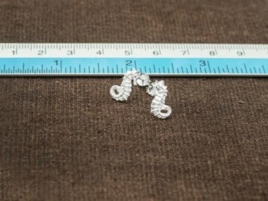 925 Sterling Silver Seahorse Stud Earrings 7x13mm.