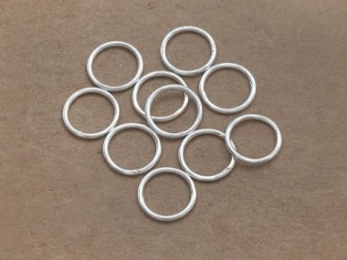 10 of 925 Sterling Silver Closed Jump Rings 1x10mm.