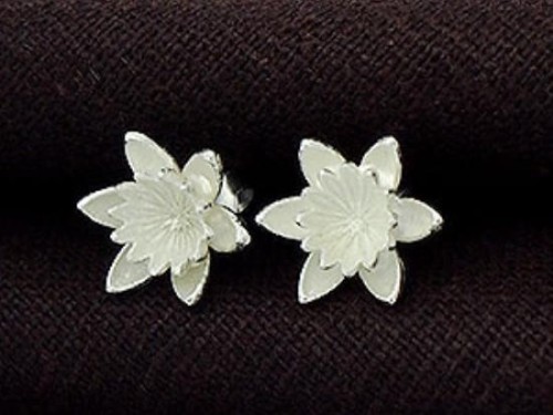 1 pair of 925 Sterling Silver Lotus Stud Earrings 11mm .