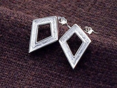 925 Sterling Silver Textured Diamond shaped Stud Earrings 8x11mm.