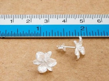 925 Sterling Silver Flower Stud Earrings 12mm.