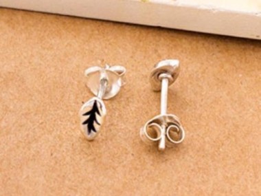 925 Sterling Silver Tiny Leaf Stud Earrings 3.5x7mm.