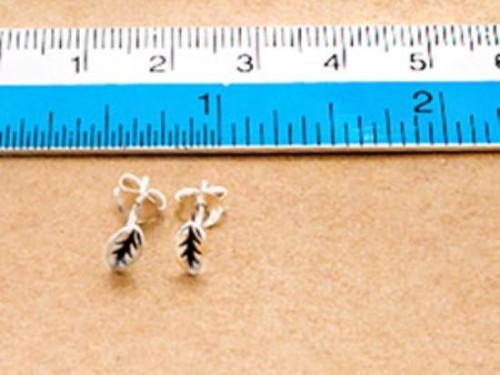 1 pair of 925 Sterling Silver Tiny Leaf Stud Earrings 3.5x7mm.