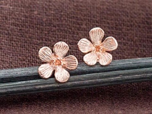 1 Pair of 925 Sterling Silver Rose Gold Vermeil Style flower Stud Earrings. 10 mm.