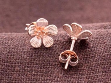 925 Sterling Silver Rose Gold Vermeil Style flower Stud Earrings. 10 mm.