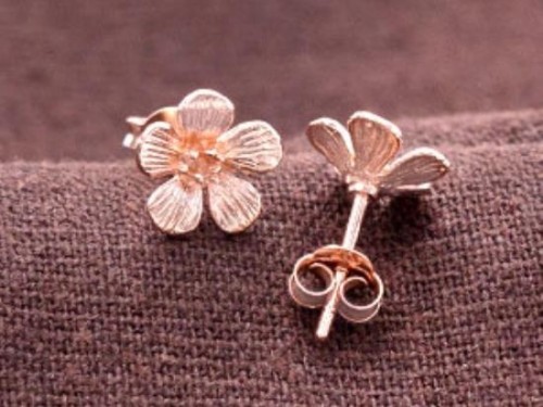 1 Pair of 925 Sterling Silver Rose Gold Vermeil Style flower Stud Earrings. 10 mm.