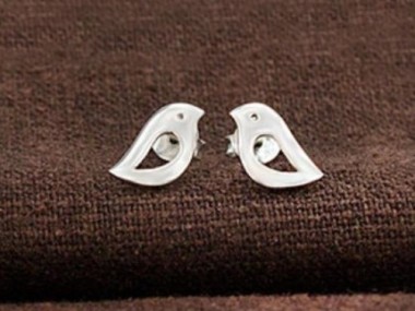 925 Sterling Silver Tiny Bird Stud Earrings 5.5x10mm.