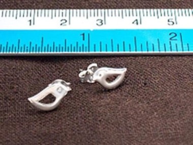 925 Sterling Silver Tiny Bird Stud Earrings 5.5x10mm.