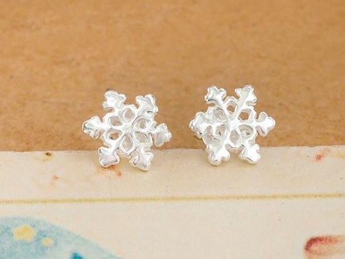 1 pair of 925 Sterling Silver Snowflake Stud Earrings 8.5 mm., Polish finished