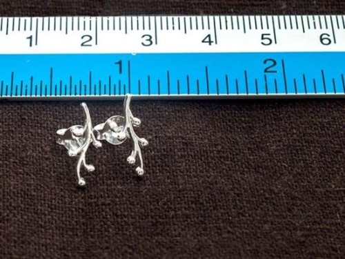 1 pair of 925 Sterling Silver Leaf Branch Stud Earrings 4x12mm.