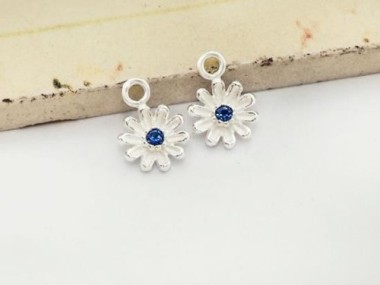 925 Sterling Silver Daisy Charms, with Lab grown Sapphire 7 mm.